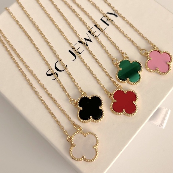 Red Clover Necklace Double Sided Gold Color Chain - Picture 5 of 8